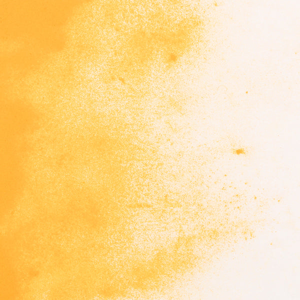 Polvo fino con un rico color amarillo.